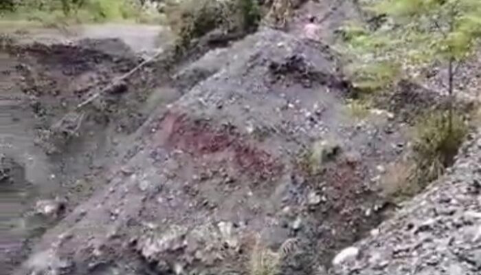 Terisolir, Akses Jalan Long Bagun ke Apau Kayan Putus Total