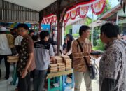 Gerakan Sedekah Jum’at Bagikan Puluhan Paket Makanan Gratis