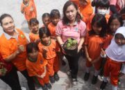 Dukung Upaya Ketahanan Pangan Daerah, Murid SDN Menteng-2 Tanam 50 Bibit Cabai