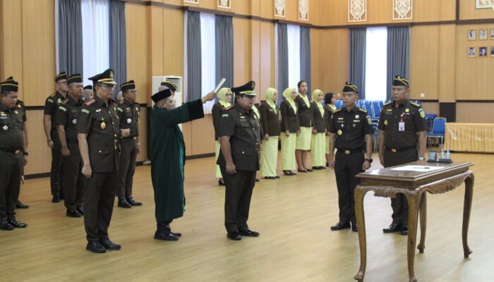 Kajati Kalteng Lantik Kajari Barsel, Dorong Profesionalitas dan Integritas Aparat