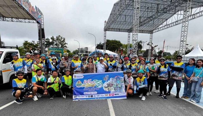Gowes Bersama Warnai HUT ke-69 Kalteng, Linae Aden Lepas Peserta Kalteng Berseli 69K