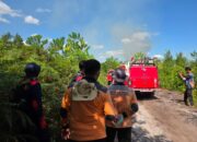 Polsek Sabangau Respons Laporan Warga, Bantu Penanganan Kebakaran Lahan di Keranggan Ujung
