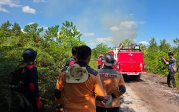 Polsek Sabangau Respons Laporan Warga, Bantu Penanganan Kebakaran Lahan di Keranggan Ujung
